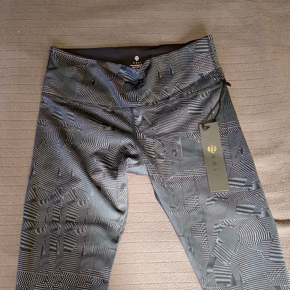 NOLI Yoga Leggings. Gorgeous Italian fabric. - Picture 3 of 6